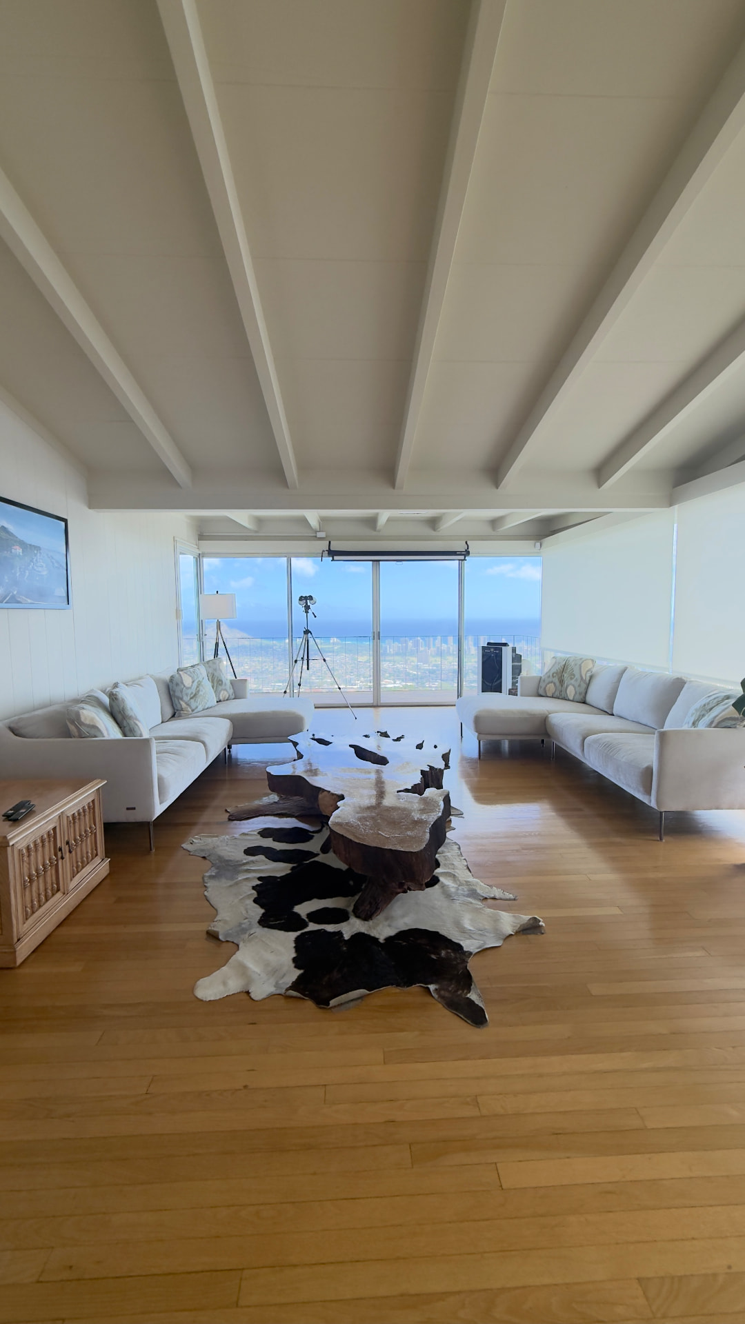 Honolulu vacation rental with ocean view cleaned by Pacific Shine